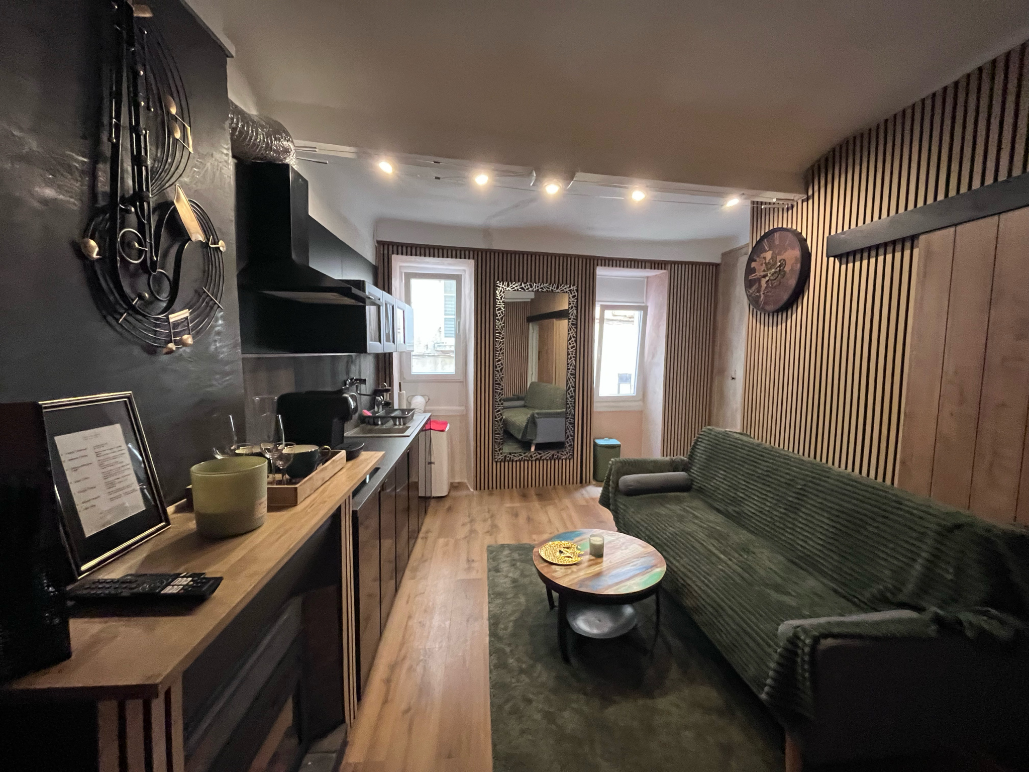 studio en tres bon etat hyeres centre ville (réf : pcvst270001329)