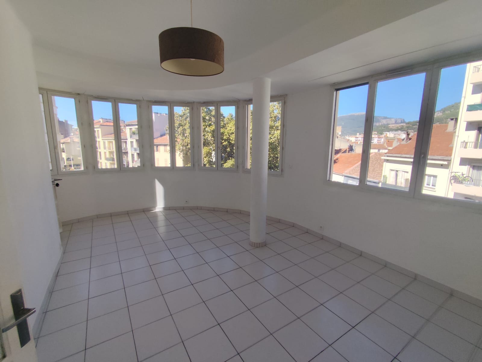 À louer f3 lumineux avec balcon avenue bugeaud (réf : dslap250001220)