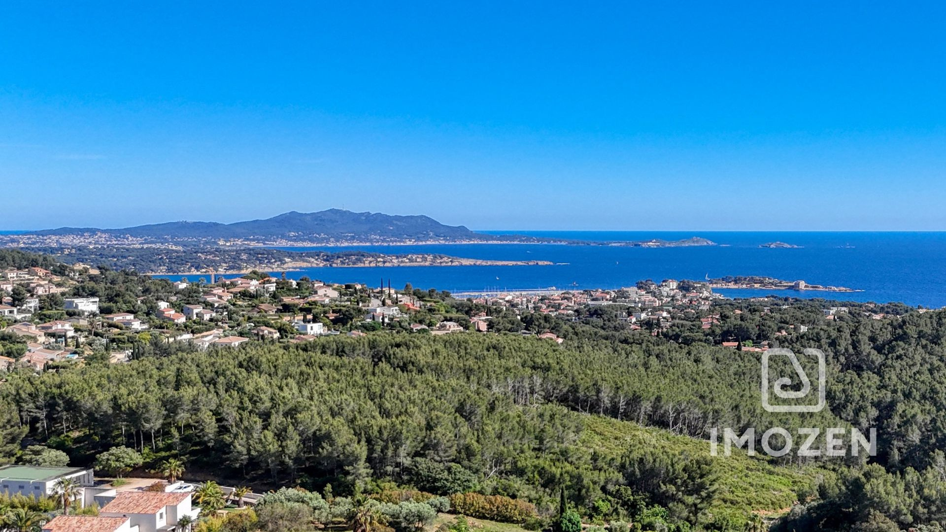 villa sur les hauteurs de bandol avec vue mer des embiez à bendor (réf : iv10001365)