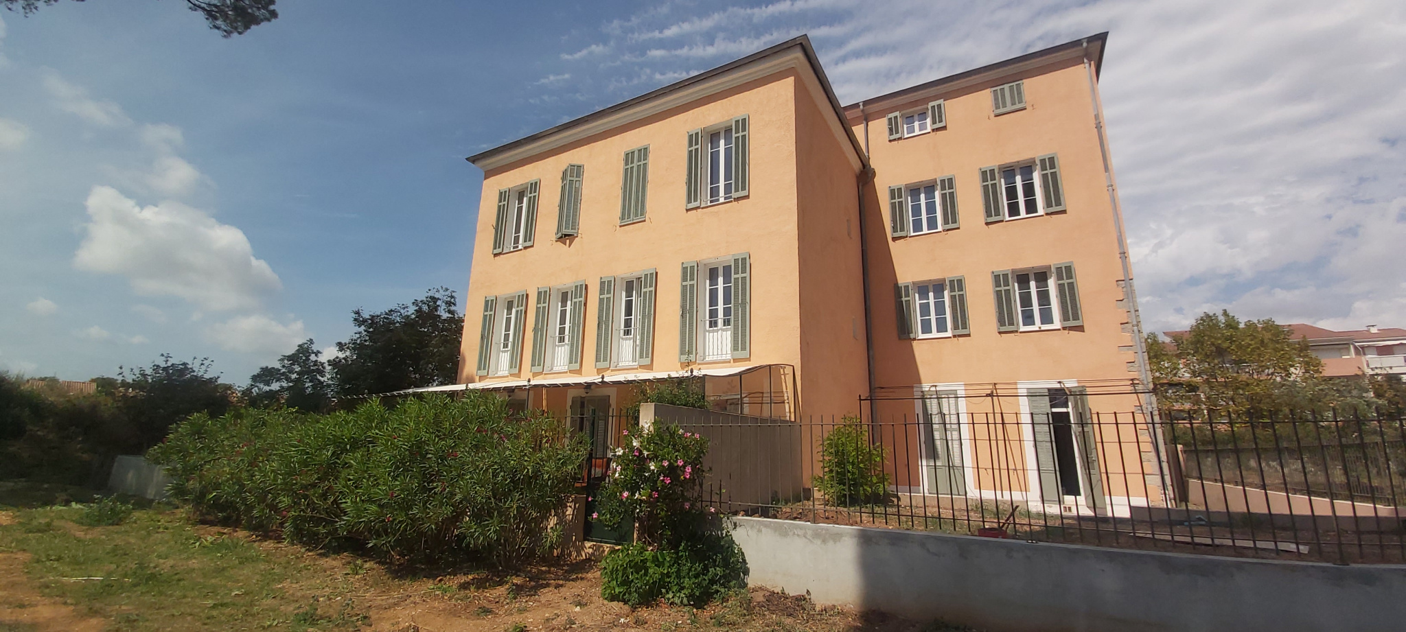 corniche de tamaris dans un résidence de standing (réf : 441)