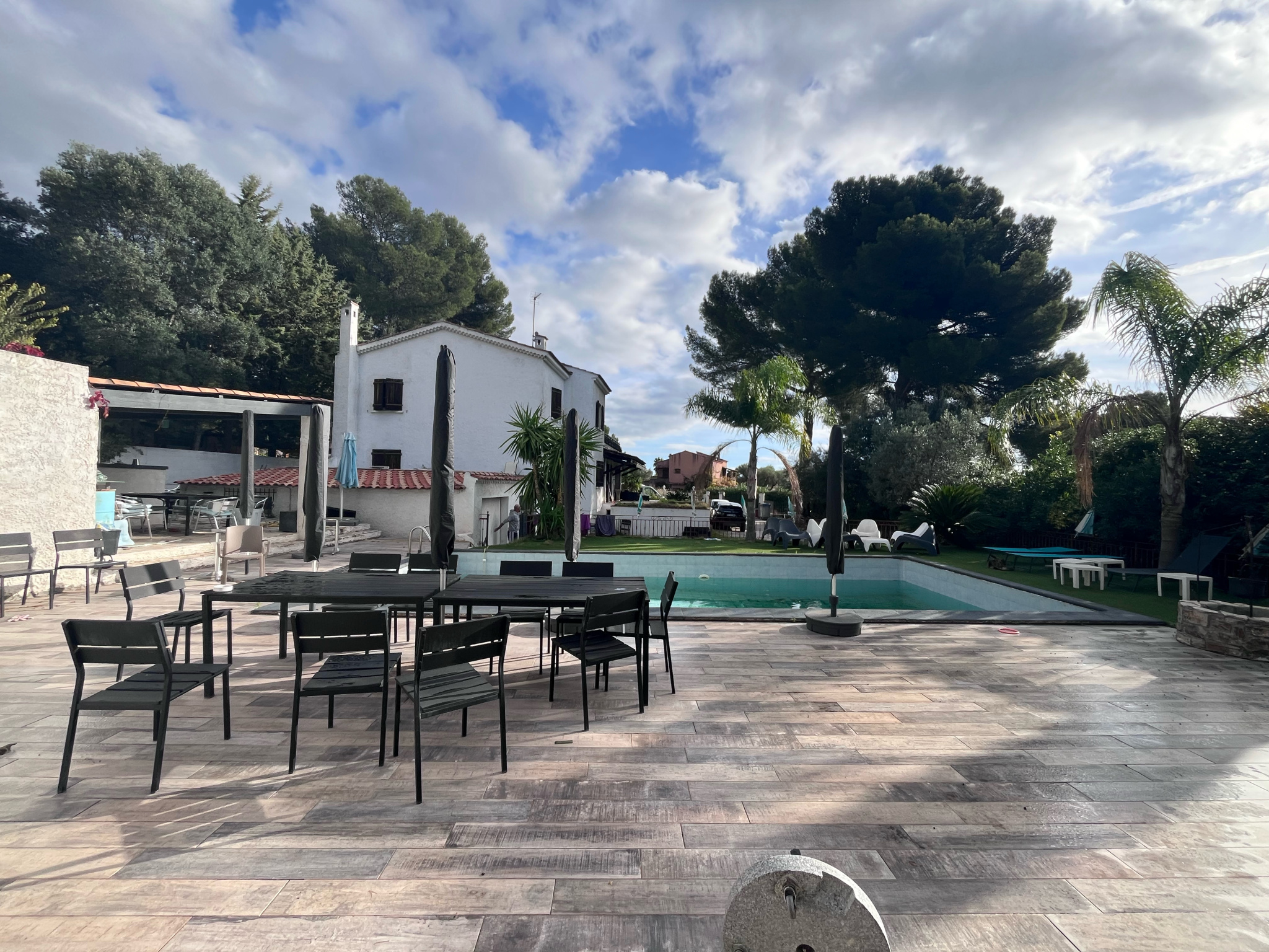 grande maison familiale avec piscine et garages (réf : pcv270001284)