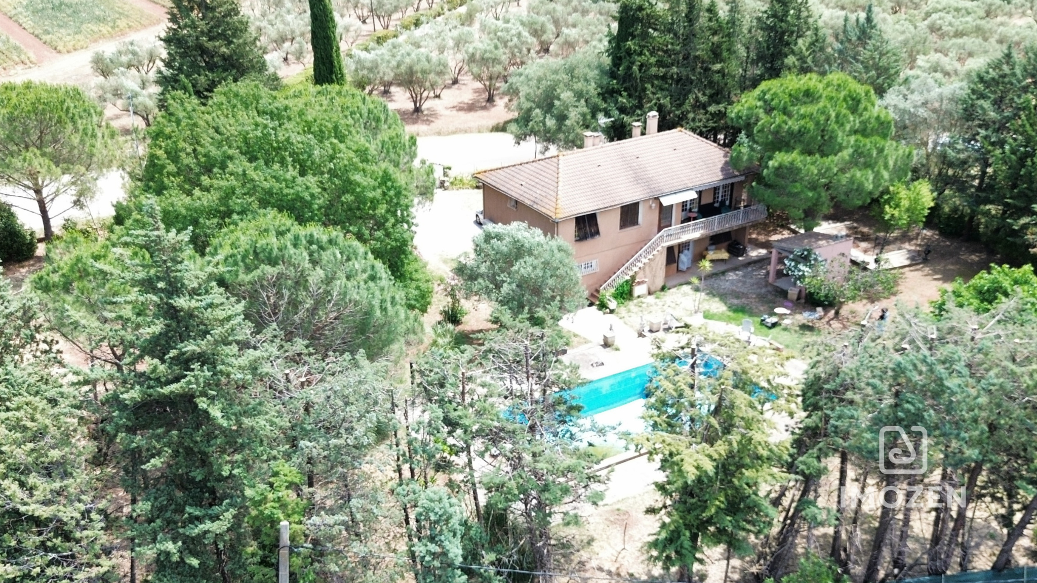maison familiale de type 6 avec piscine et garage (réf : pcv270001140)