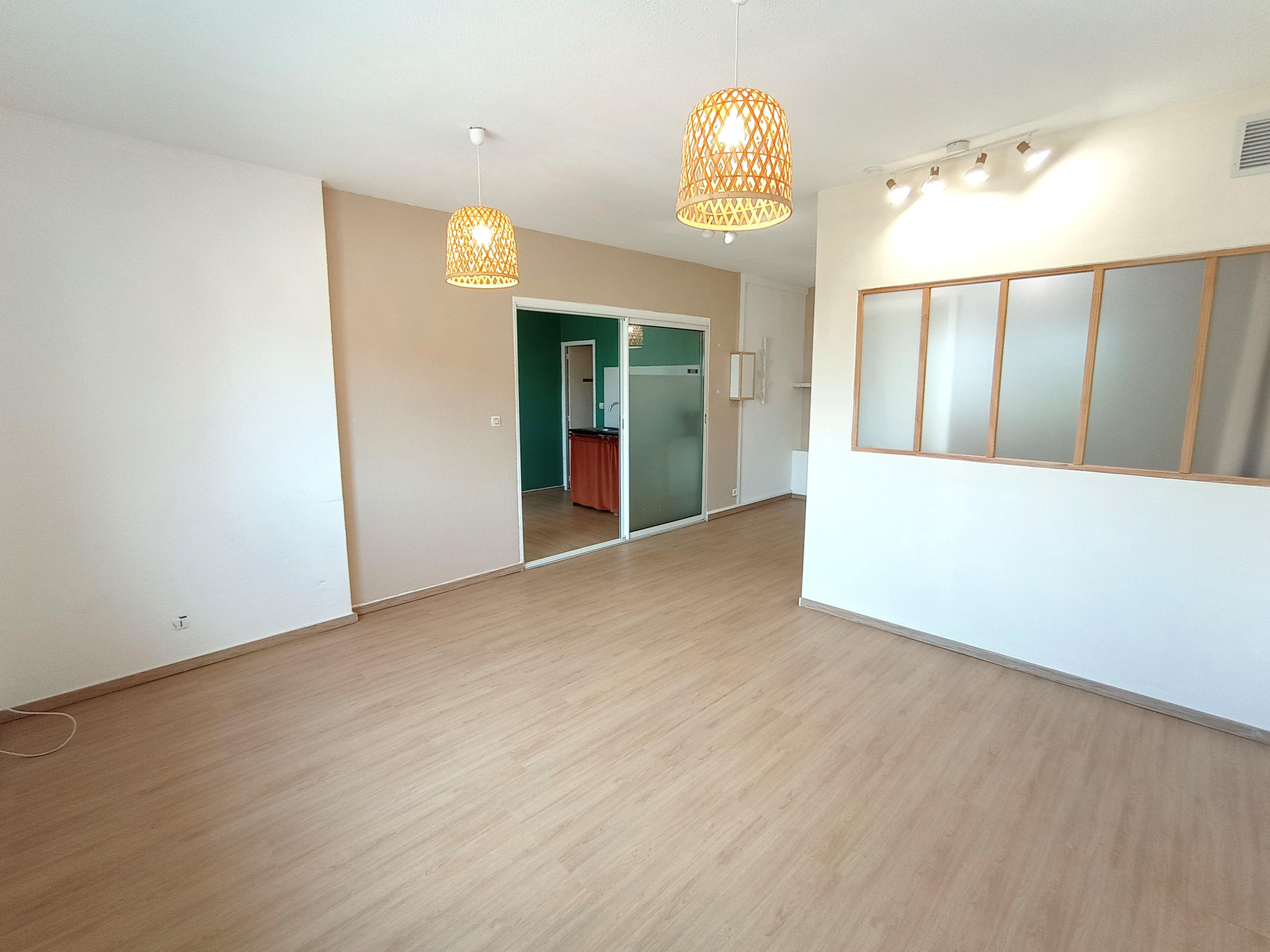 local commercial ou professionnel 3 pièces 45 m2 83500 la seyne sur mer (réf : mavco180001221)