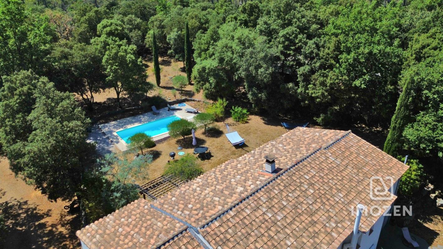 Propriété de caractère avec dépendances, piscine et terrain