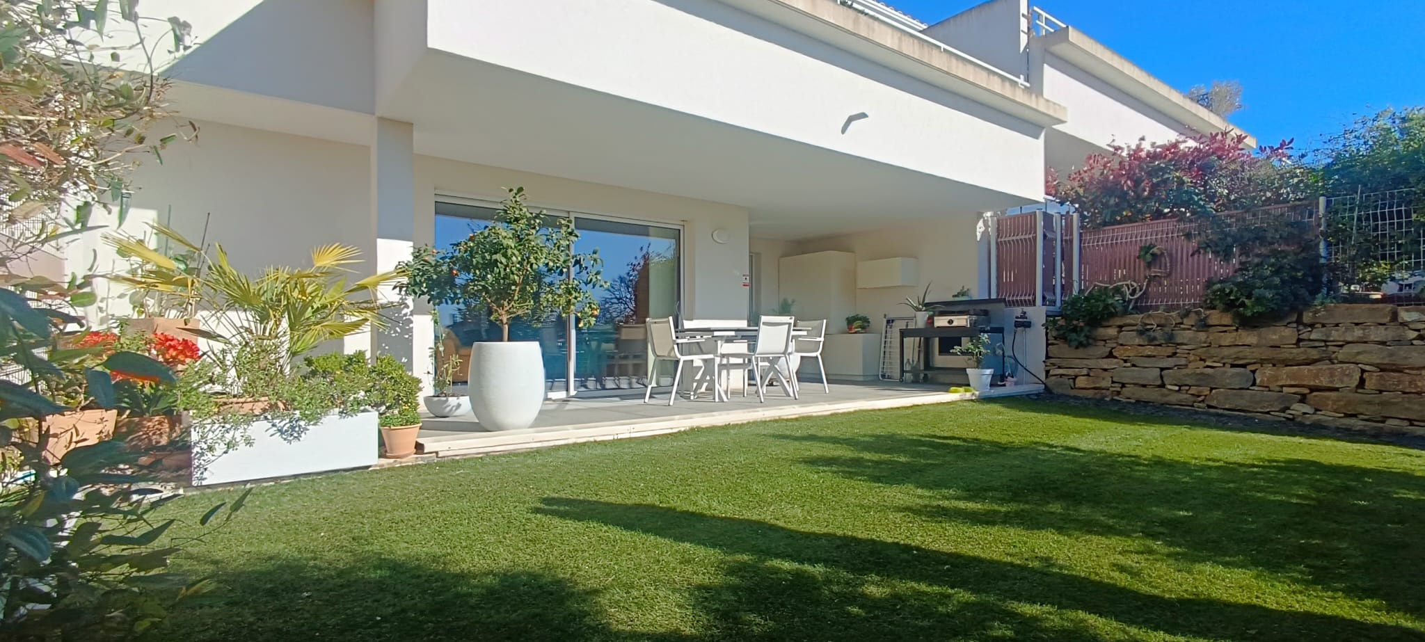 Appartement de standing en rez de jardin à Six Fours