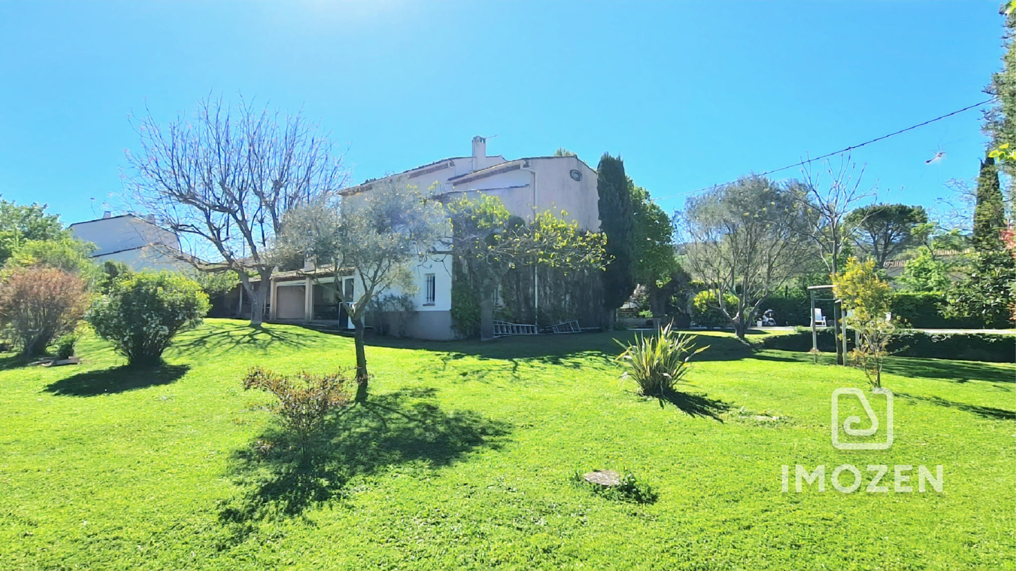 Maison de charme à Brignoles 180 m2 habitables sur 1437 m2 d